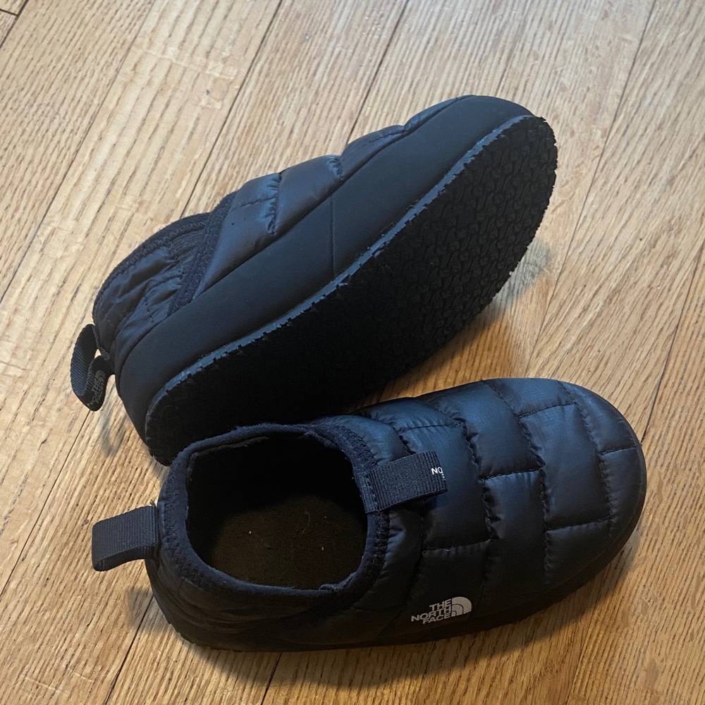 The North Face Kids Black Quilted Slippers